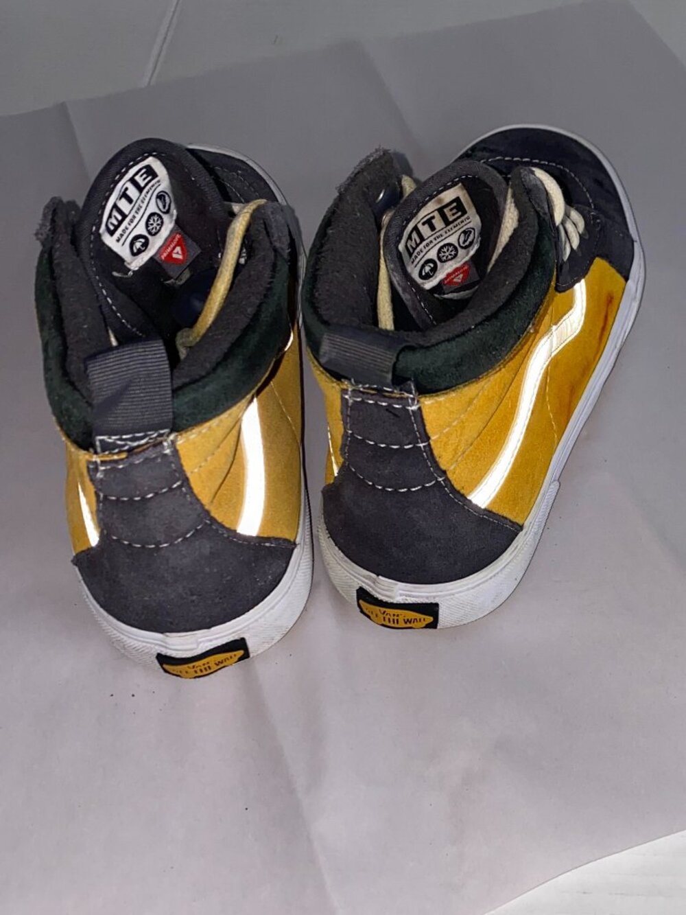 Vans - Picture 3 of 4